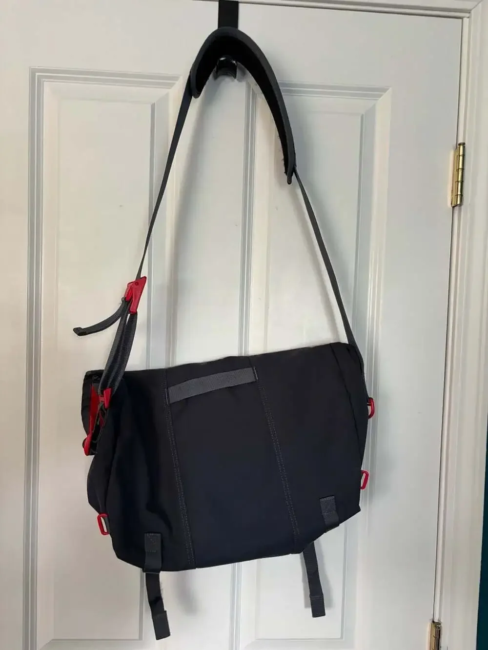 Timbuk2 Classic Messenger Bag Medium Black/Red